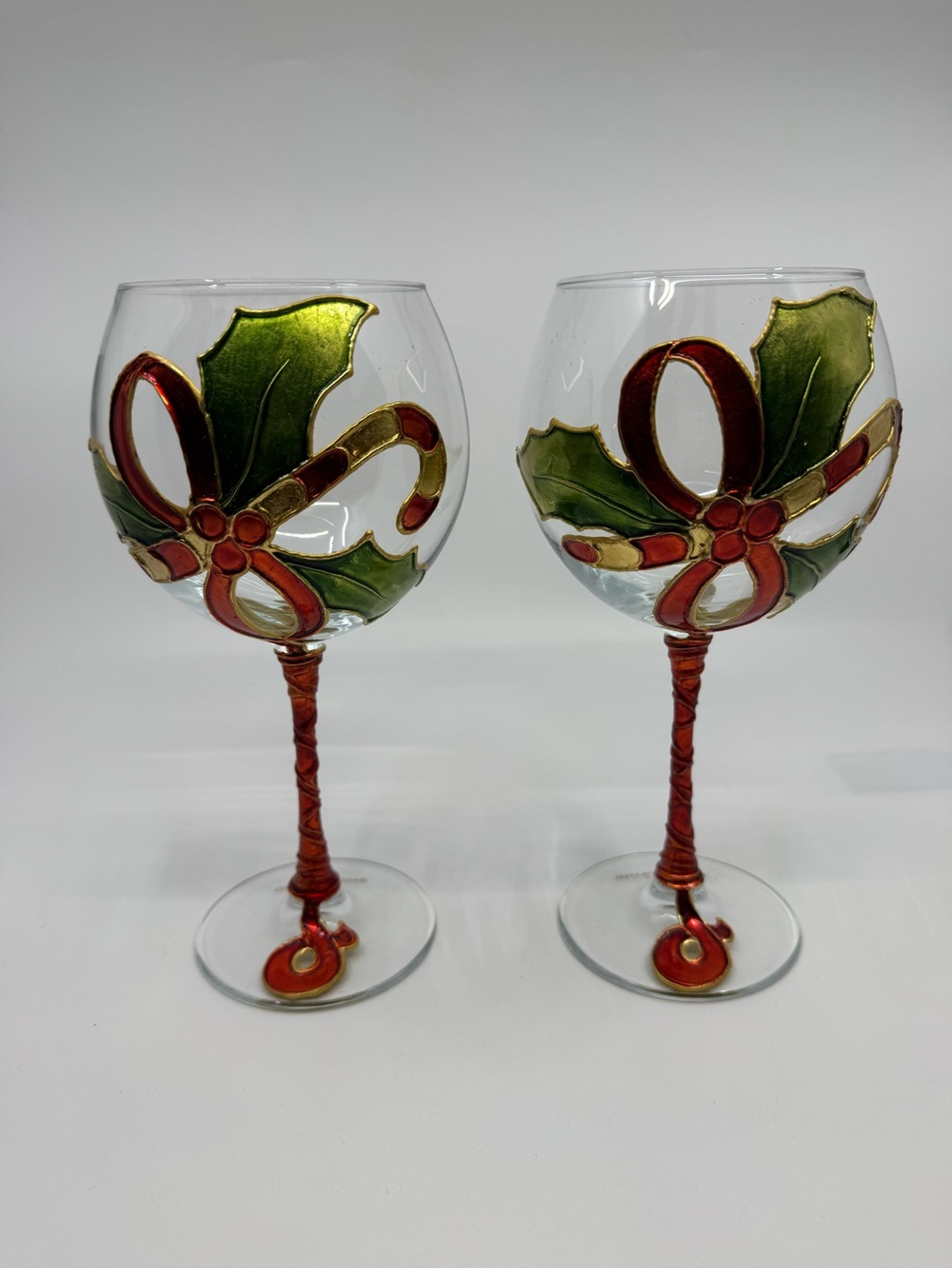 Uno Alla Volta Amadeo Handpainted Gilded Christmas Holly/Candy Cane Wine Glasses